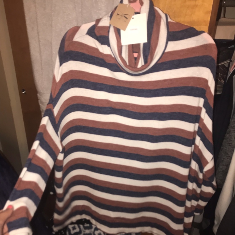 Cute Boutique top Turtle neckish,